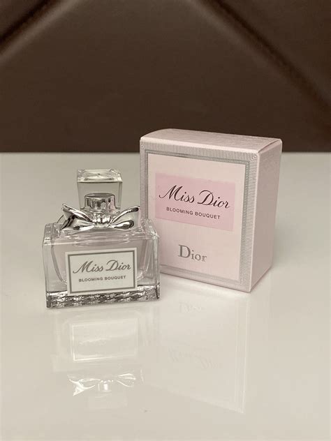 miss dior blooming bouquet mini